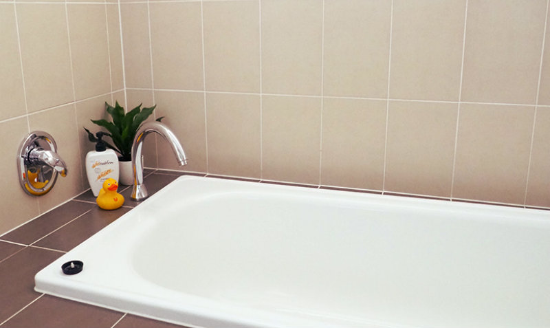 Clean Tough Stains From A Bathtub, How To Remove Yellow Stains From Enamel Bathtub